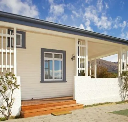 Mcdougall Cottage Wanaka Exterior photo